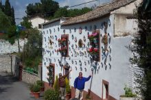 Mauricio and Tom amazed by the exquisite pottery.