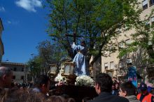 This same Sunday morning procession is the shortest one of the week and it is a childrens' procession.  In this shot you can see that they almost lost control of the paso.  It was tipping over, but with good guidance, they recovered.