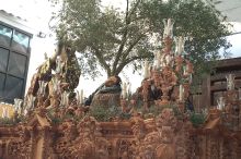 This is a closeup of the passo figures.